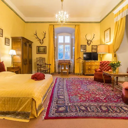 Burg Satzvey Kır Evi *